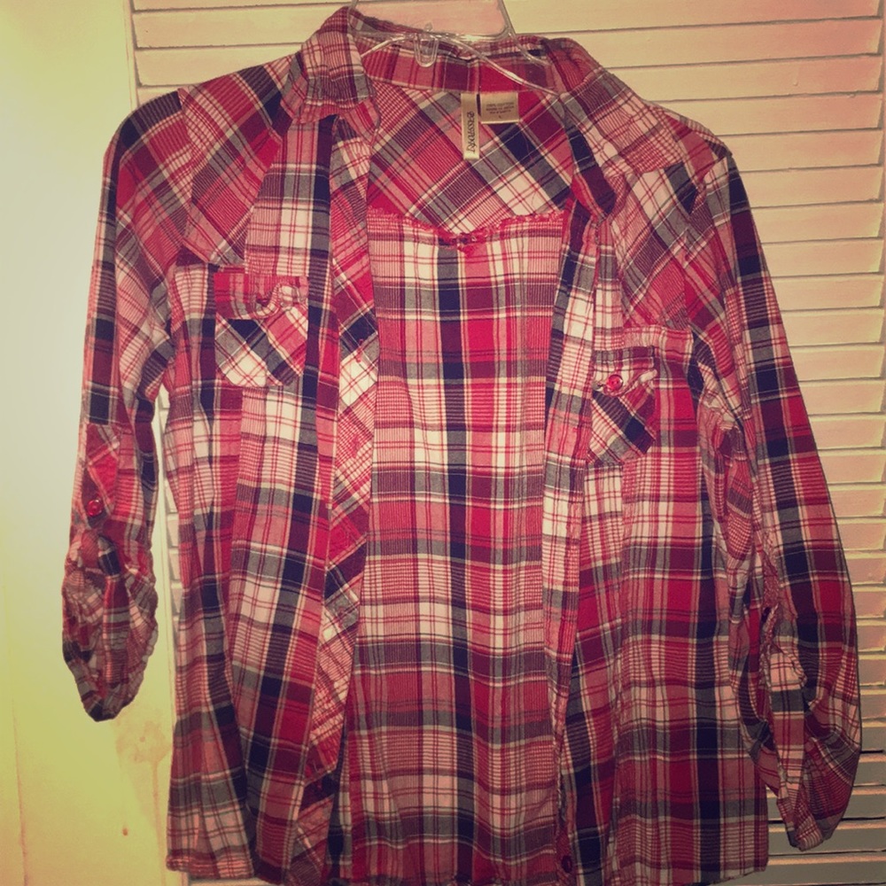 Plaid 3/4 length top, fits more like Medium
